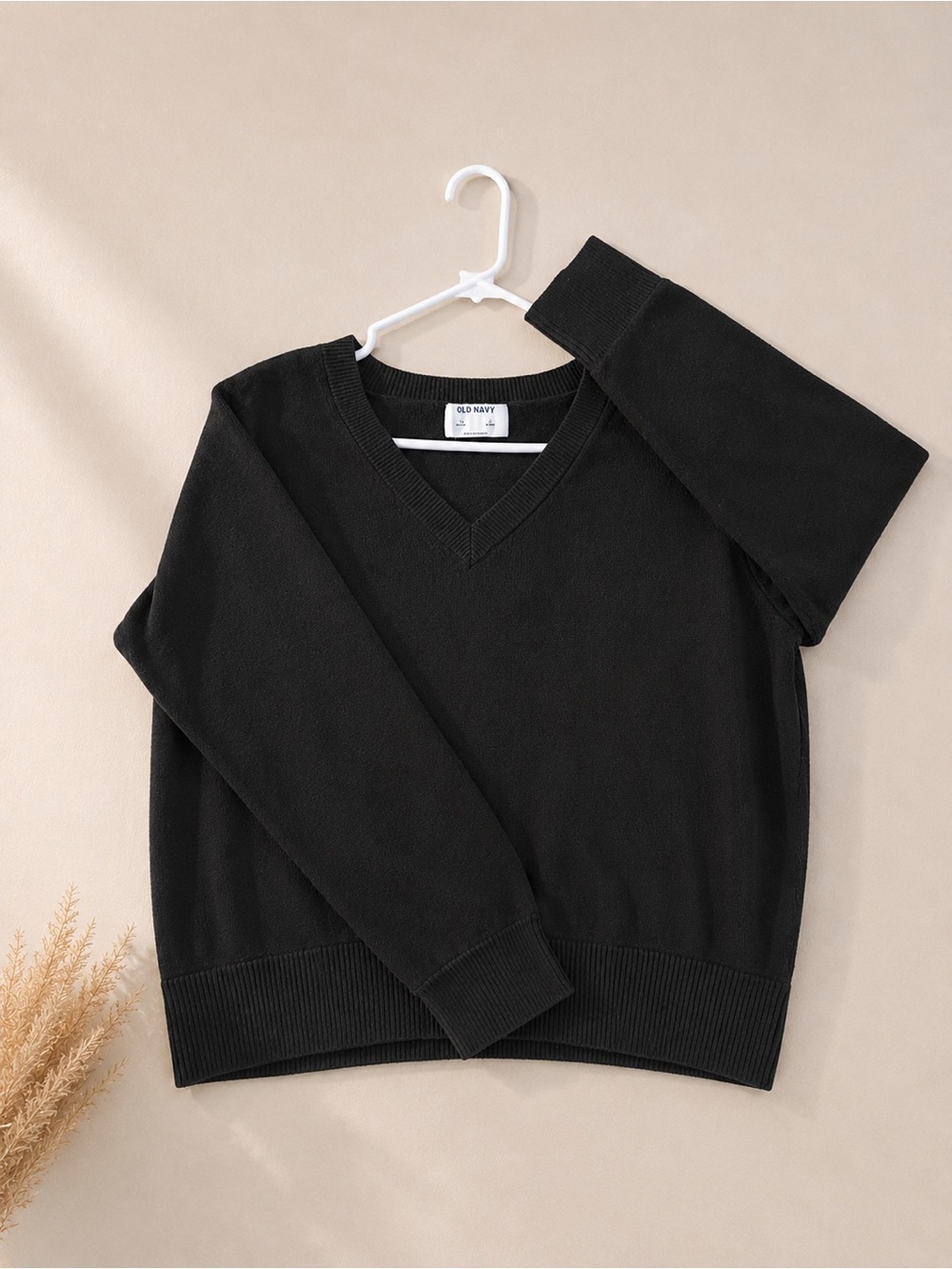 OLD NAVY - Black V-Neck Sweater Classic Pullover